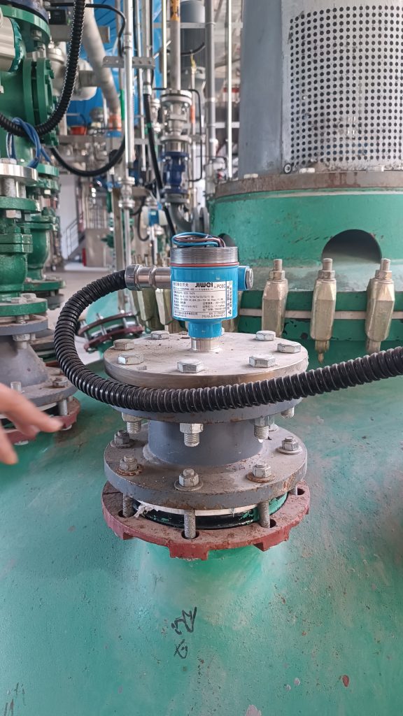 音叉液位開關在鋰電池漿液液位測量中的作用